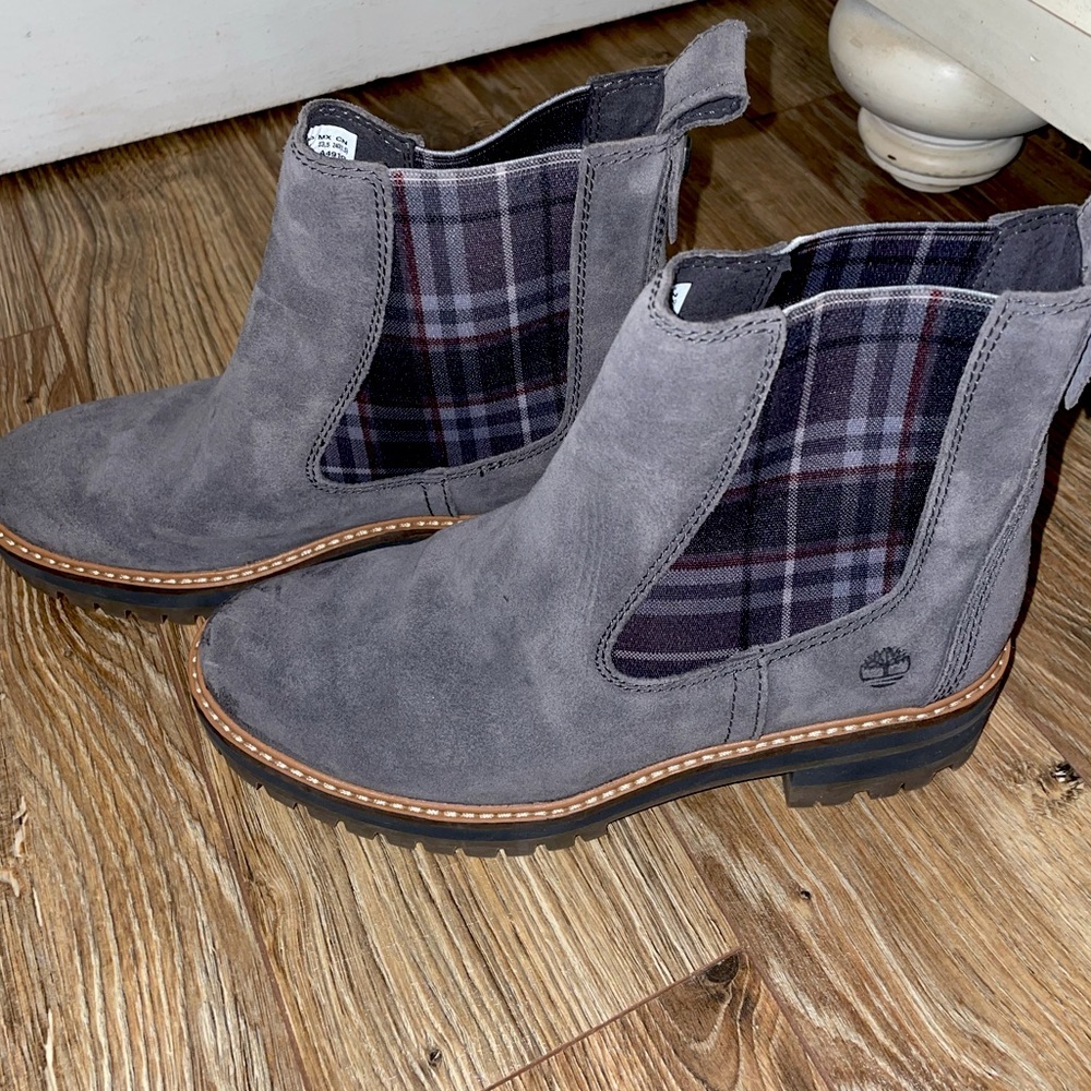 Timberland gray chelsea boots with plaid